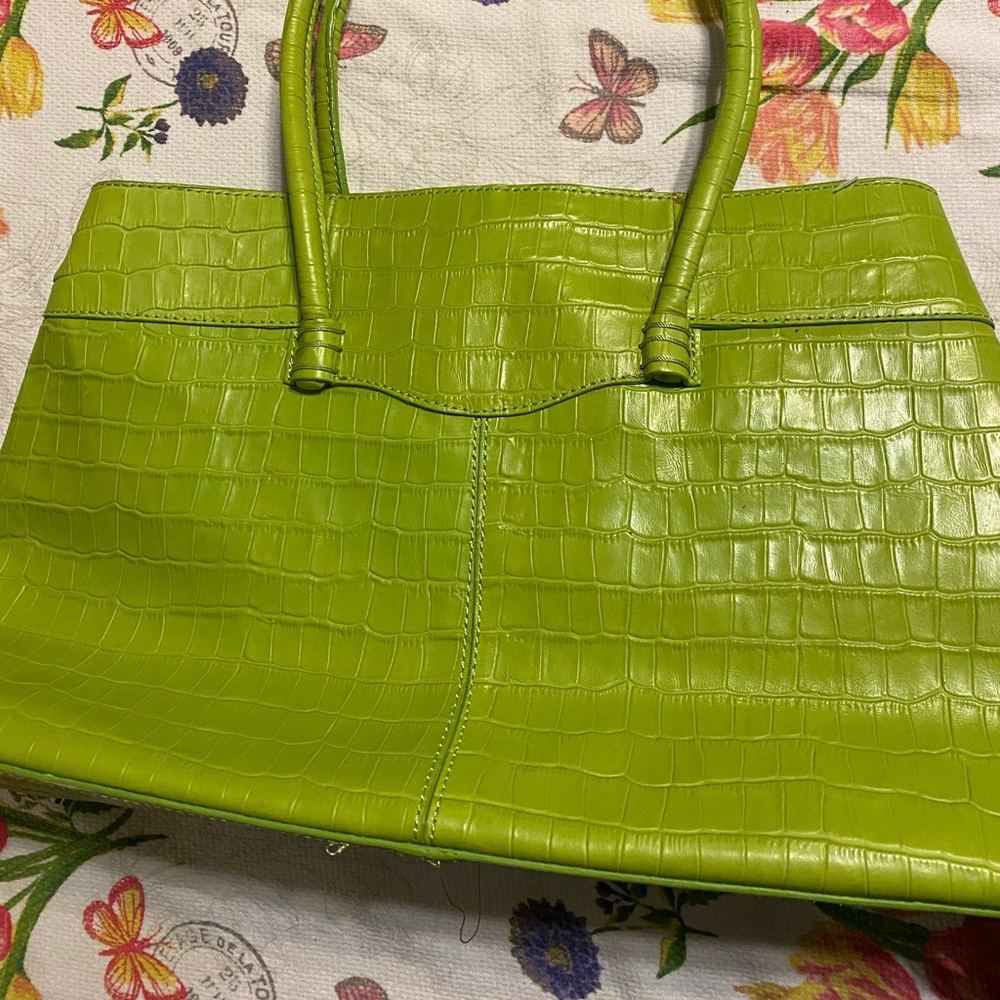 Max New York Lime Green with pink interior